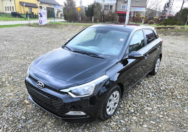 Hyundai i20 cena 25900 przebieg: 179000, rok produkcji 2015 z Skarszewy małe 781